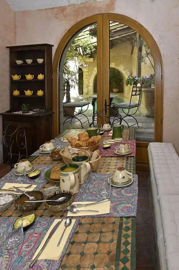 Un Mas En Ville Marseille Bed & Breakfast
